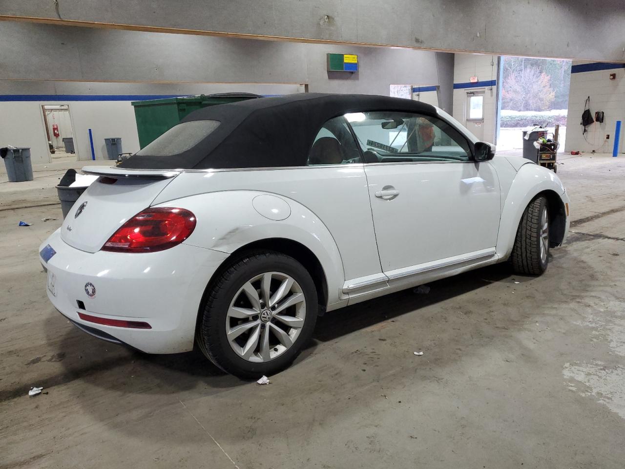 2017 Volkswagen Beetle - Image 3