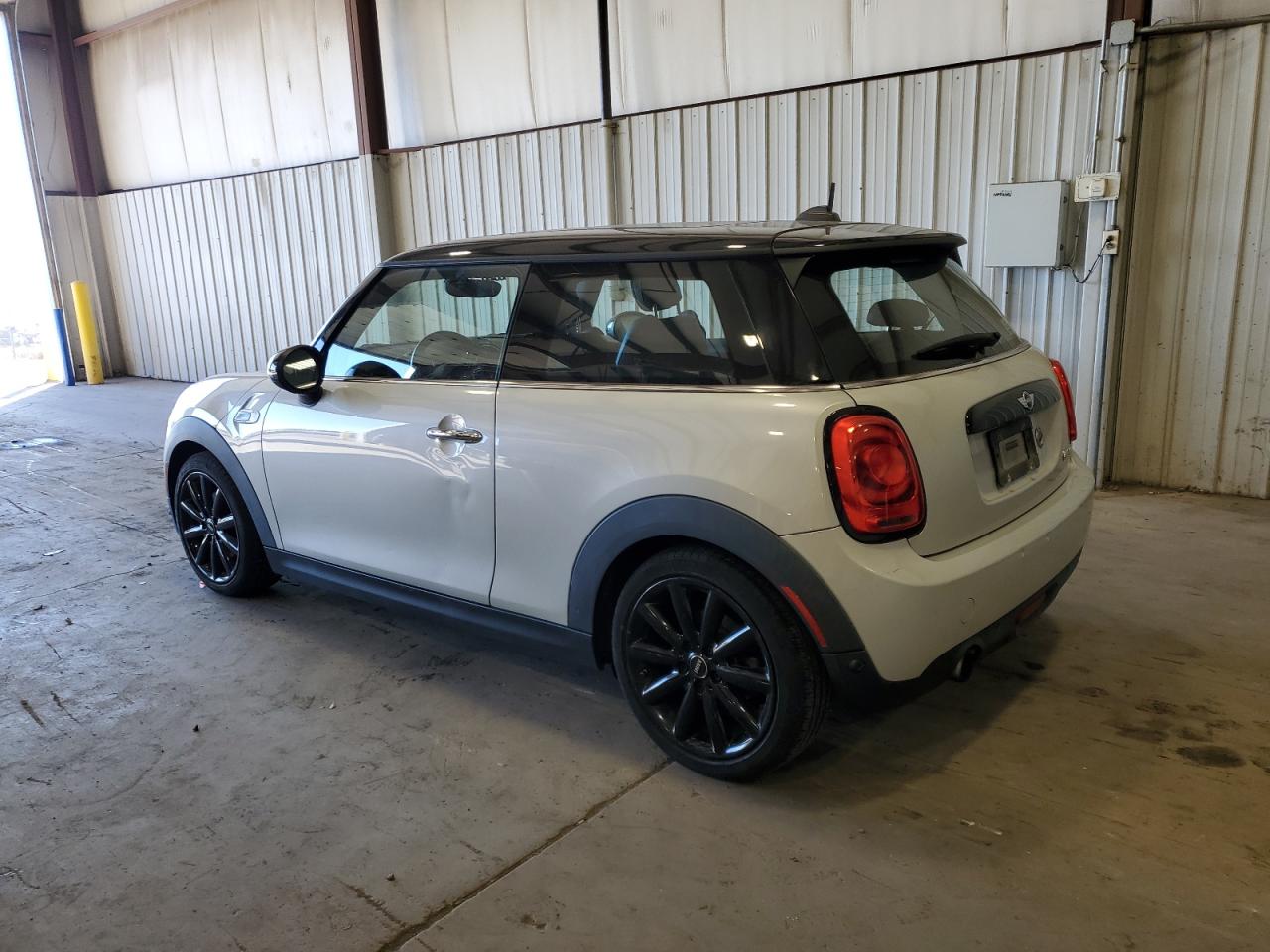 VIN WMWXP5C53J2G61803 2018 MINI COOPER no.2