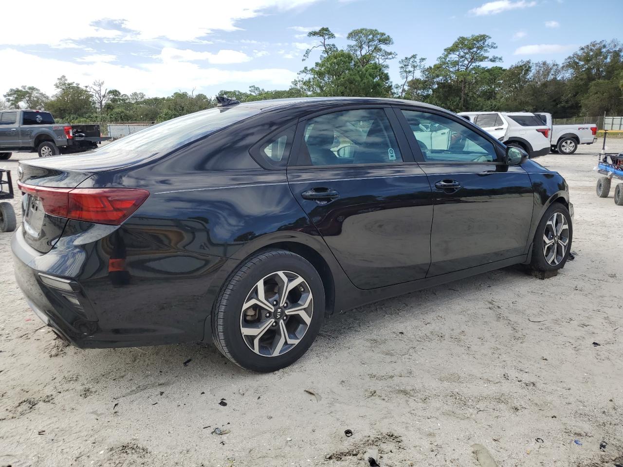 2021 Kia Forte - Image 3
