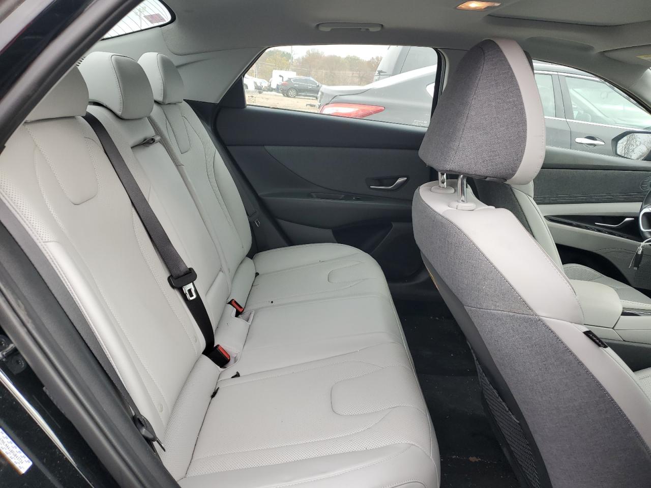 2023 Hyundai Elantra - Image 10