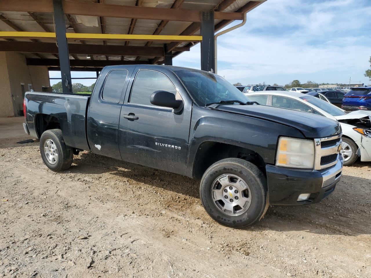 2011 Chevrolet Silverado - Image 4