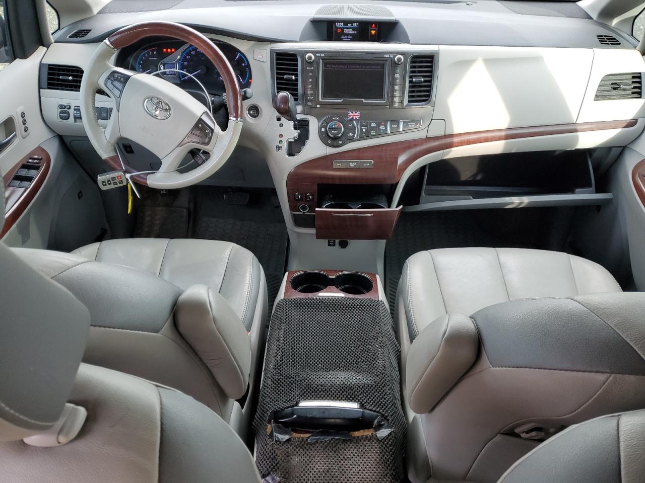2014 Toyota Sienna - Image 8