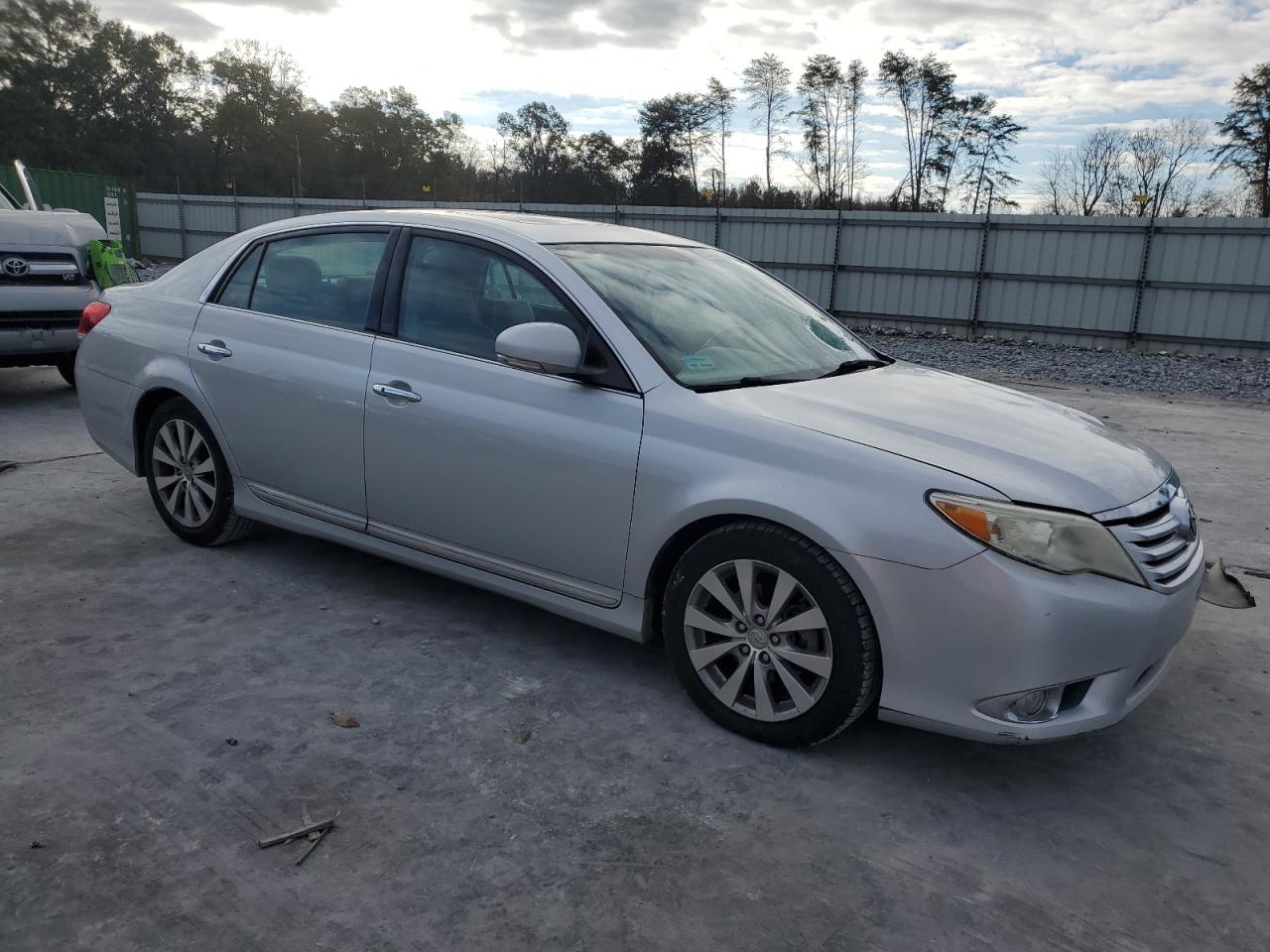 2011 Toyota Avalon - Image 4