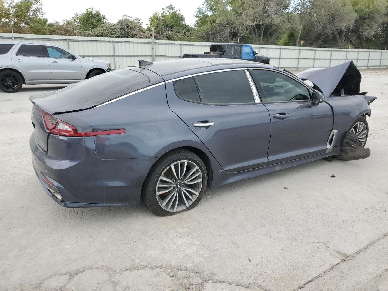 VIN KNAE25LA4K6064105 2019 KIA STINGER no.3