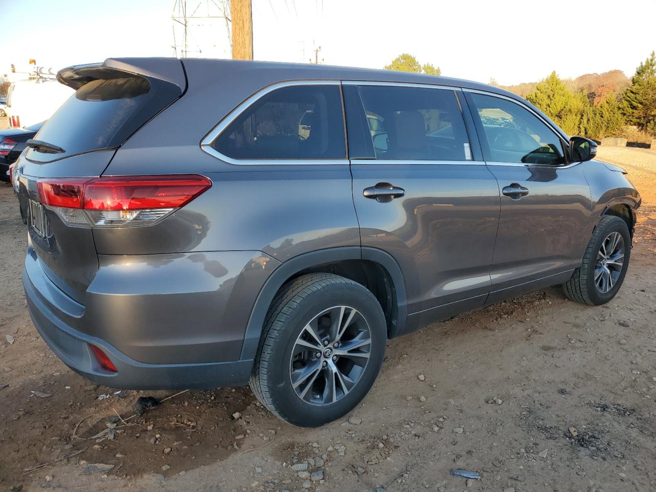 2018 Toyota Highlander - Image 3