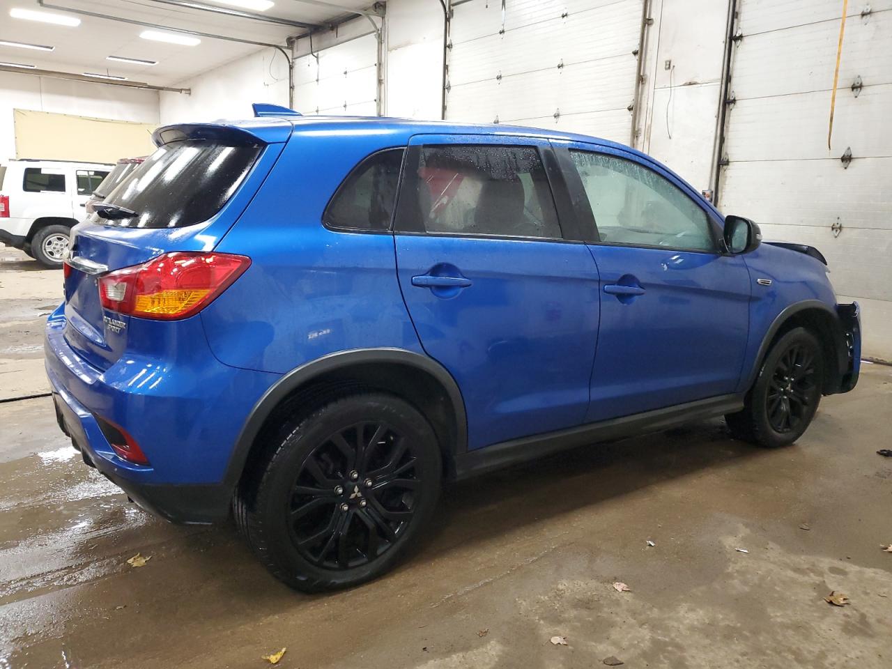 2018 Mitsubishi Outlander - Image 3