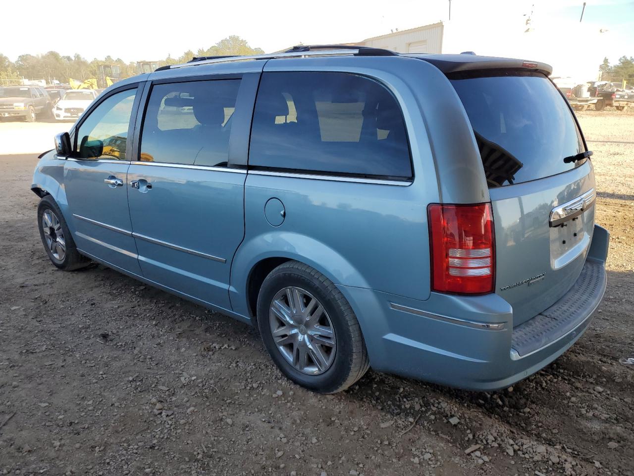 2008 Chrysler Town & Country - Image 2