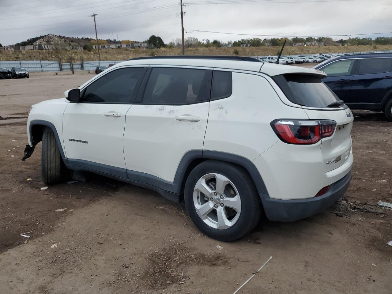 3C4NJDBB2JT152939 2018 JEEP COMPASS - Image 2