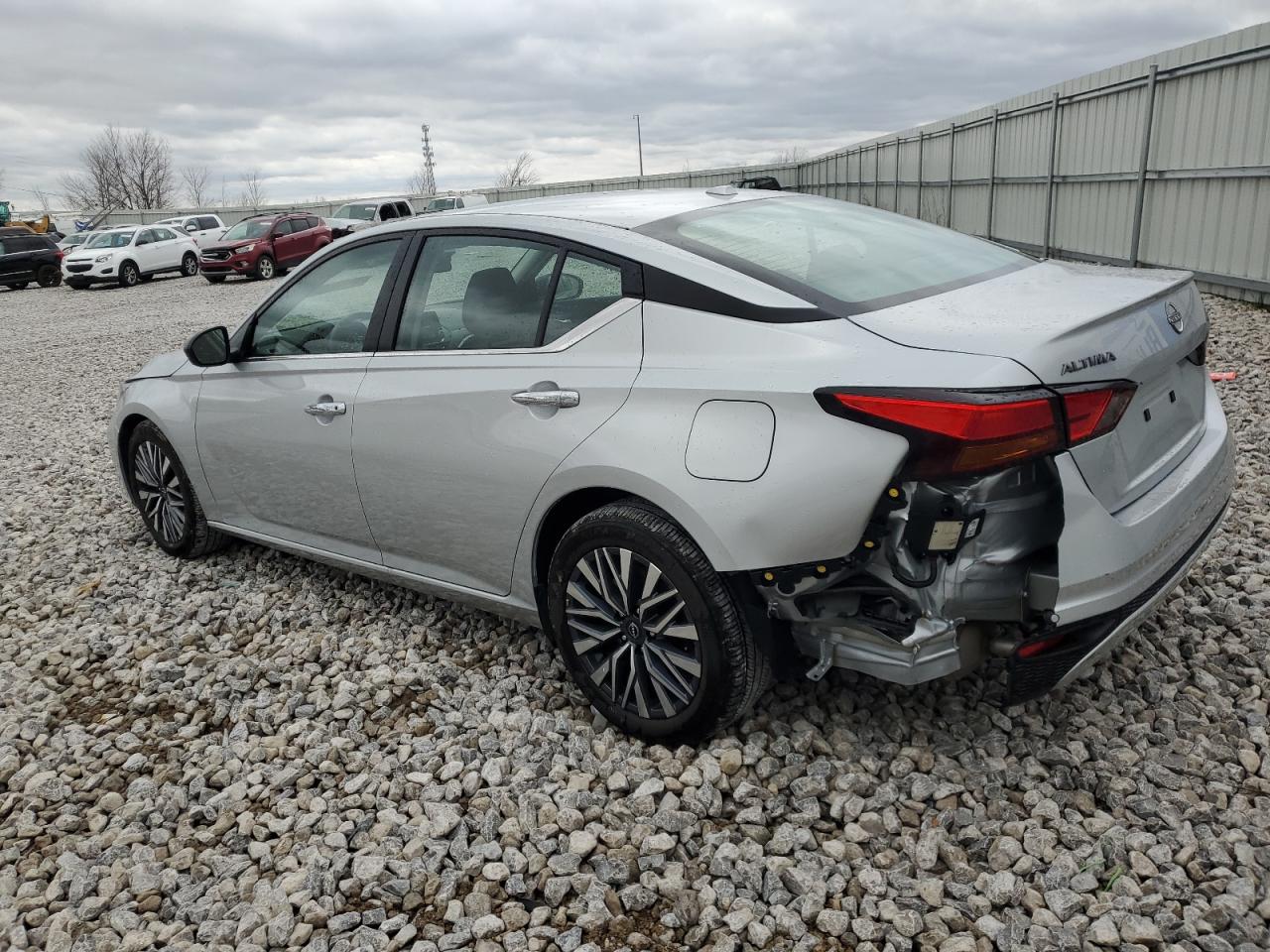 2024 Nissan Altima - Image 2
