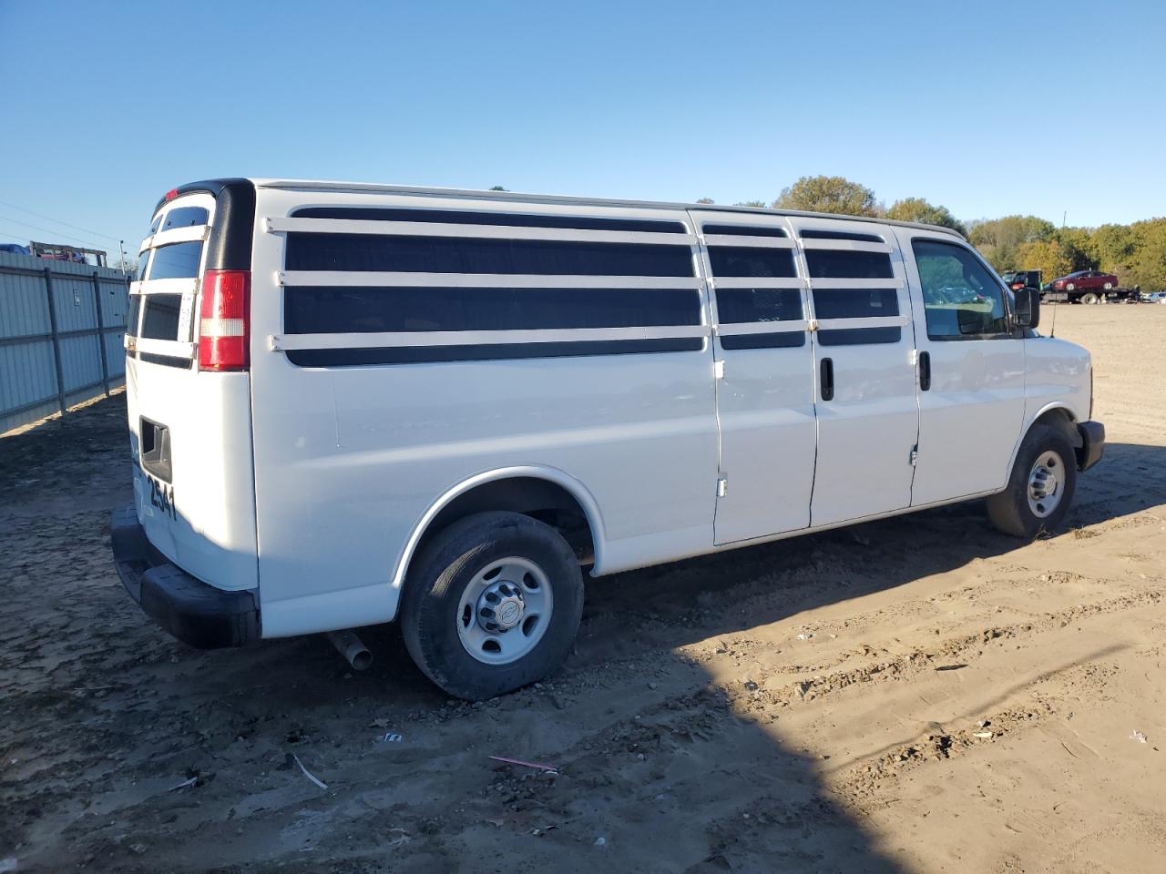 VIN 1GAZGNFG6G1254667 2016 CHEVROLET EXPRESS no.3