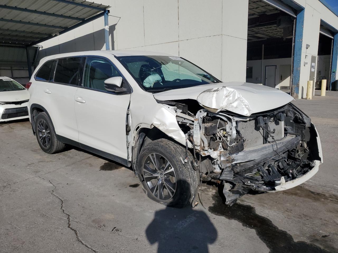 VIN 5TDZZRFH2KS361387 2019 TOYOTA HIGHLANDER no.4