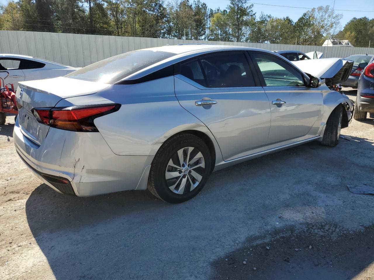 2021 Nissan Altima - Image 3