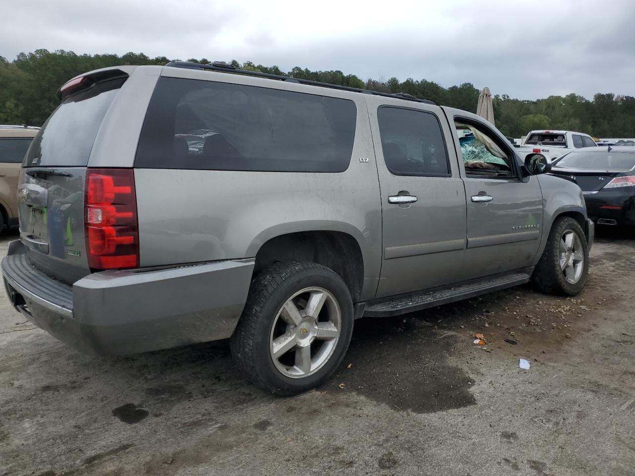2008 Chevrolet Suburban - Image 3