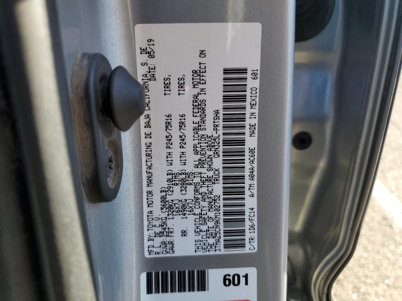 2019 Toyota Tacoma - Image 12