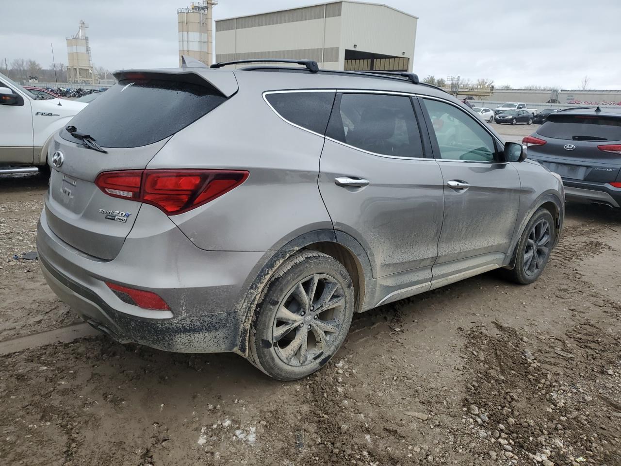 2018 Hyundai Santa Fe - Image 3