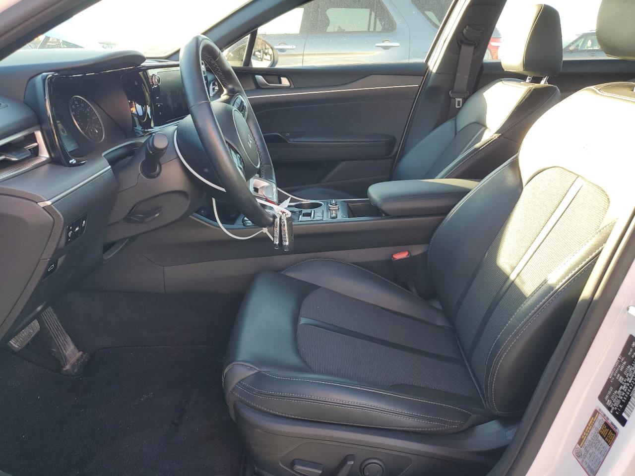 2023 Kia K5 - Image 7