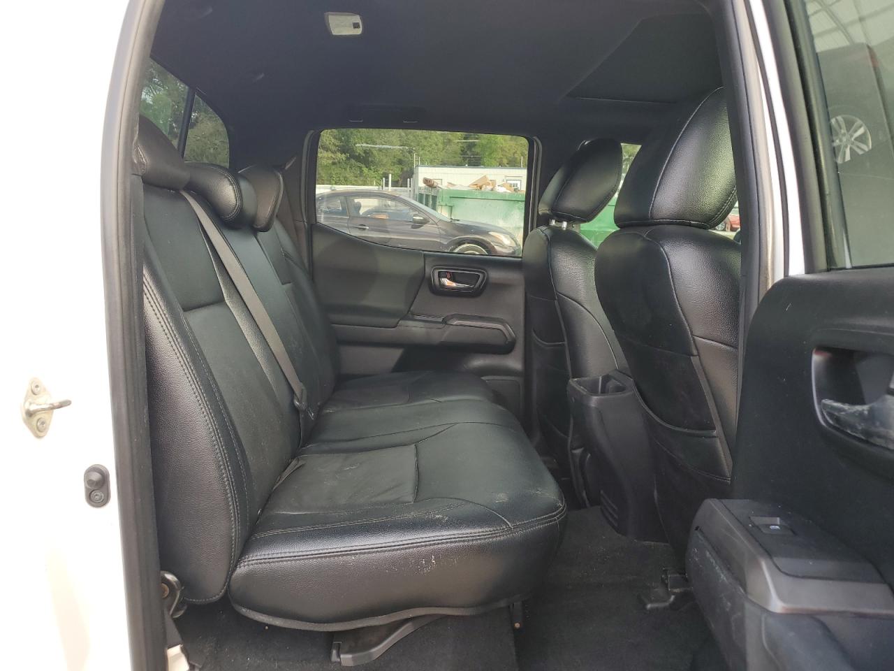 2017 Toyota Tacoma - Image 10