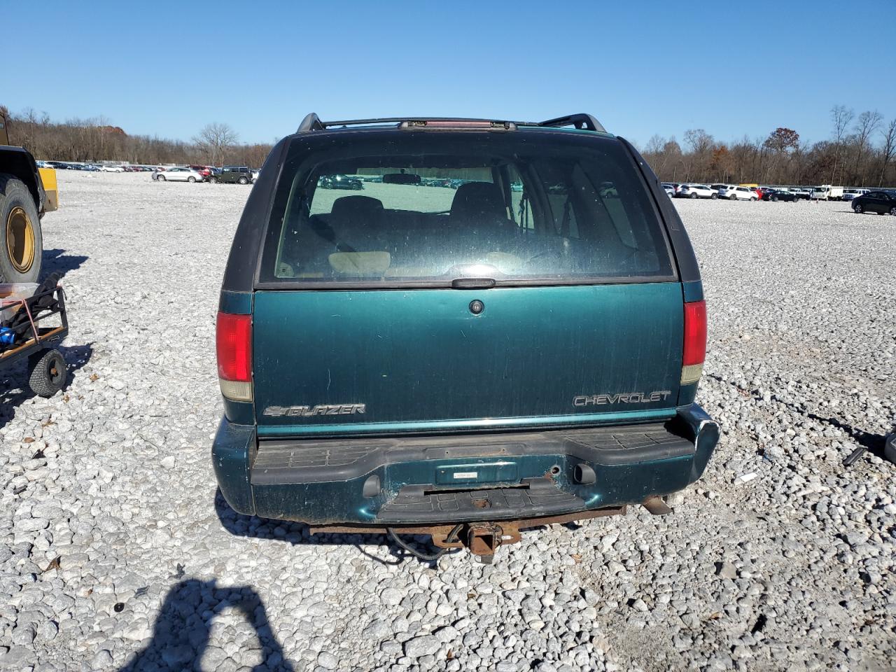 1998 Chevrolet Blazer VIN: 1GNCS13W3W2158933 Lot: 79733554