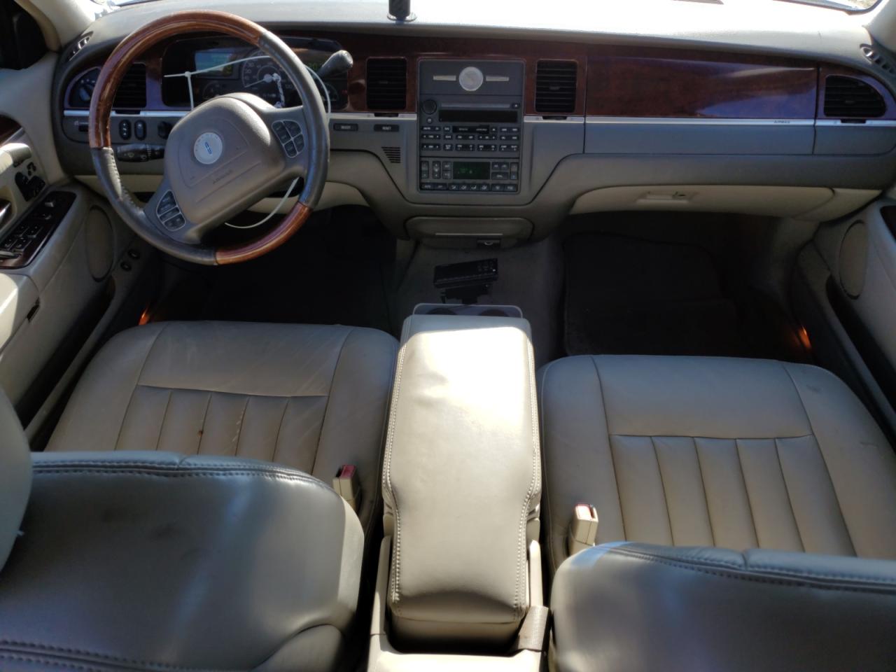2003 Lincoln Town Car - Image 8