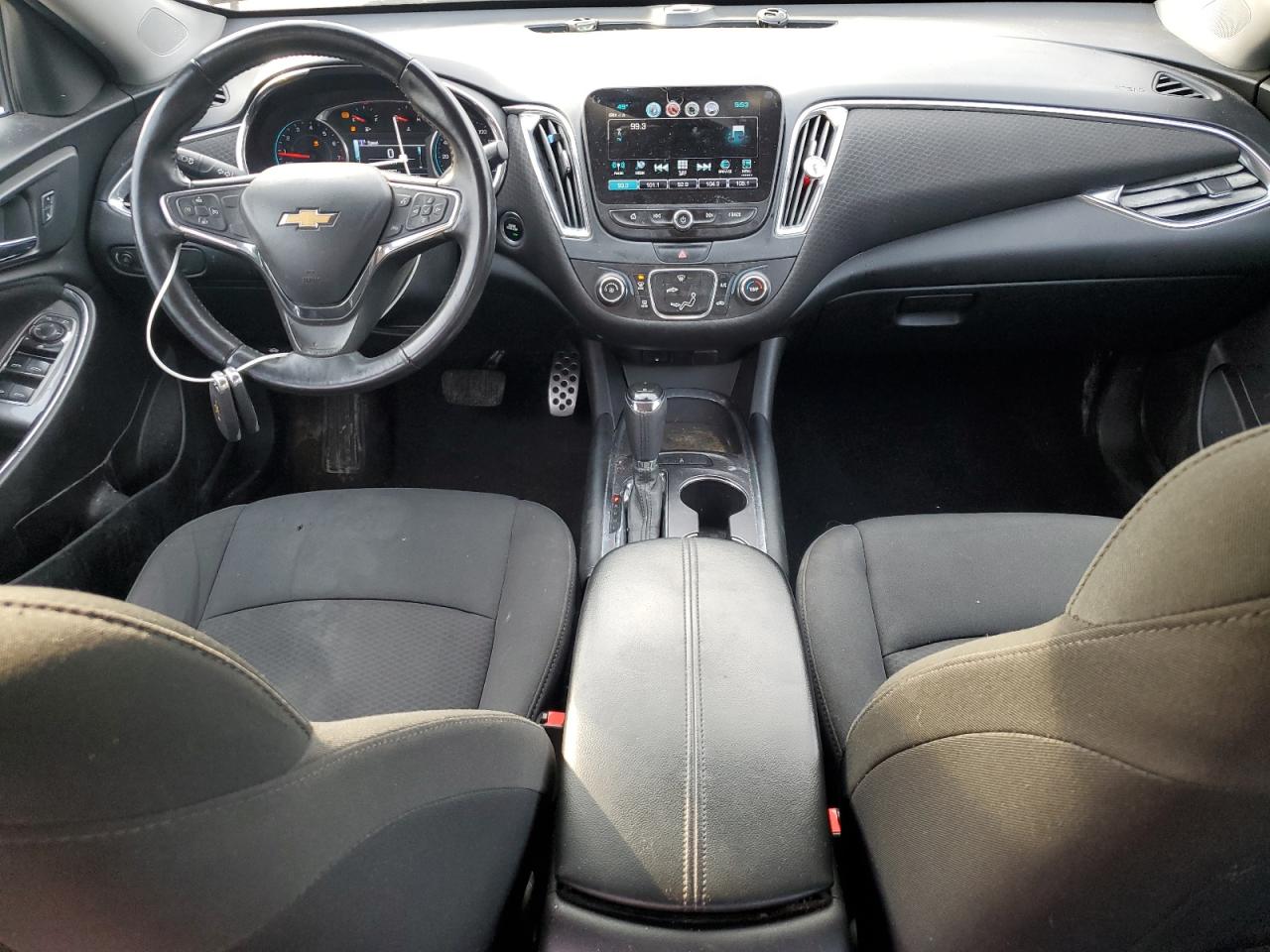 2017 Chevrolet Malibu - Image 8