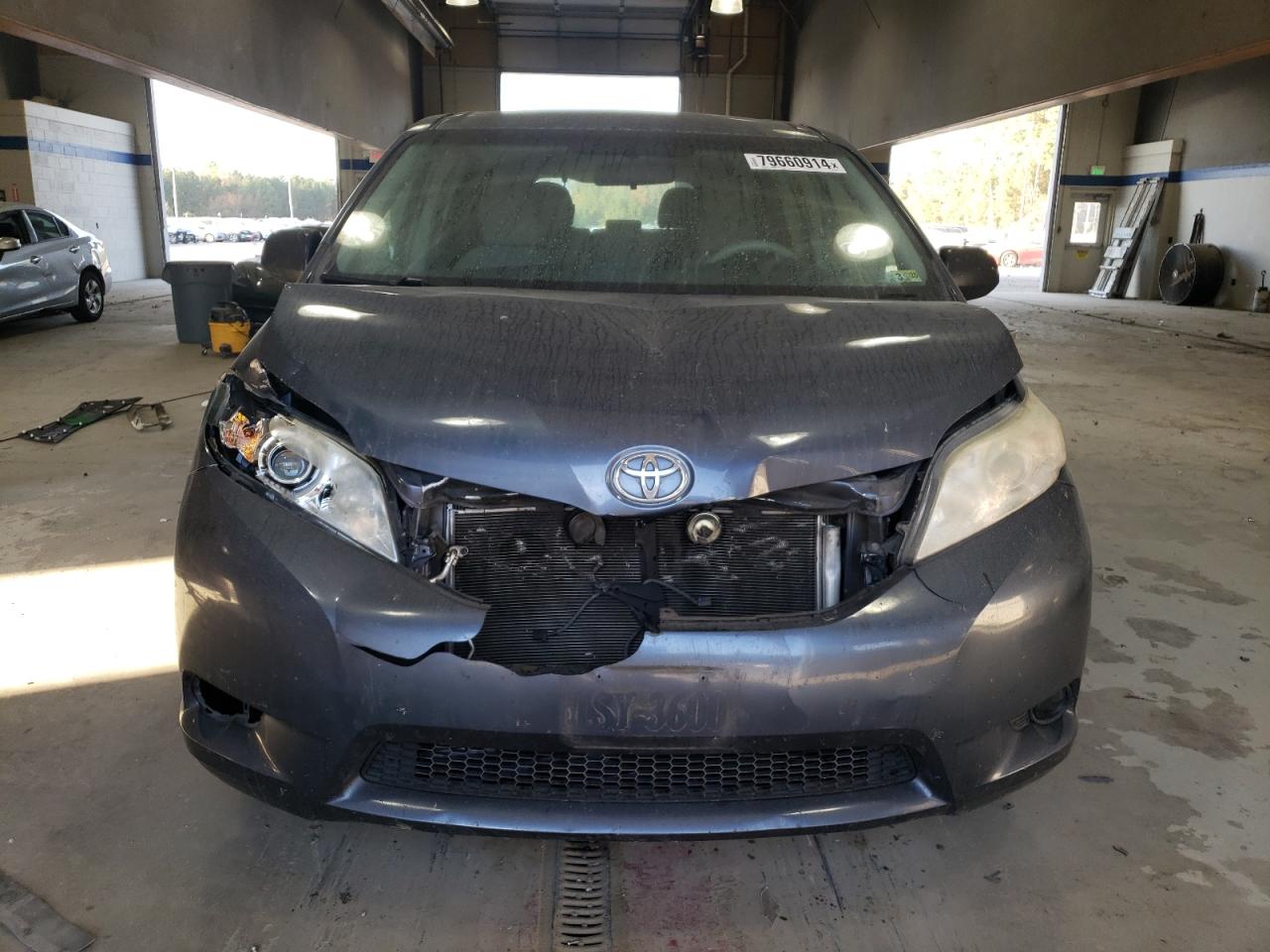2014 Toyota Sienna - Image 5