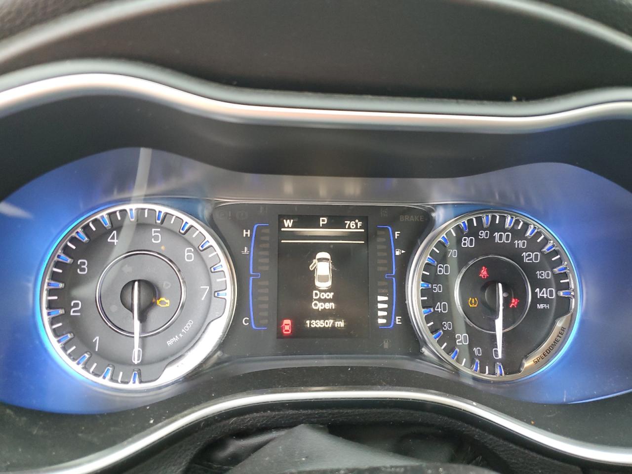 2015 Chrysler 200 - Image 9