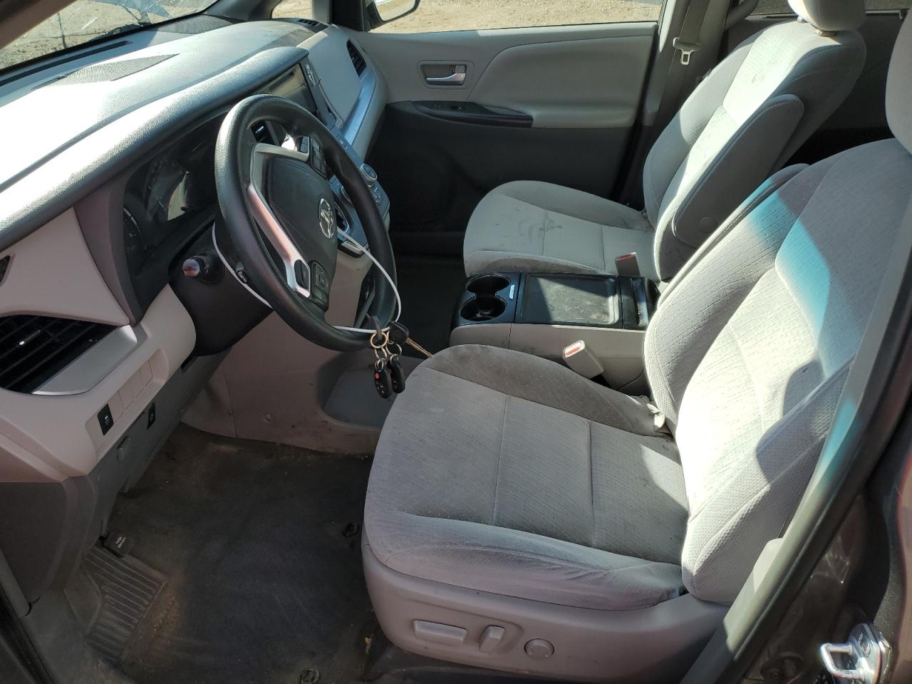 2016 Toyota Sienna - Image 7