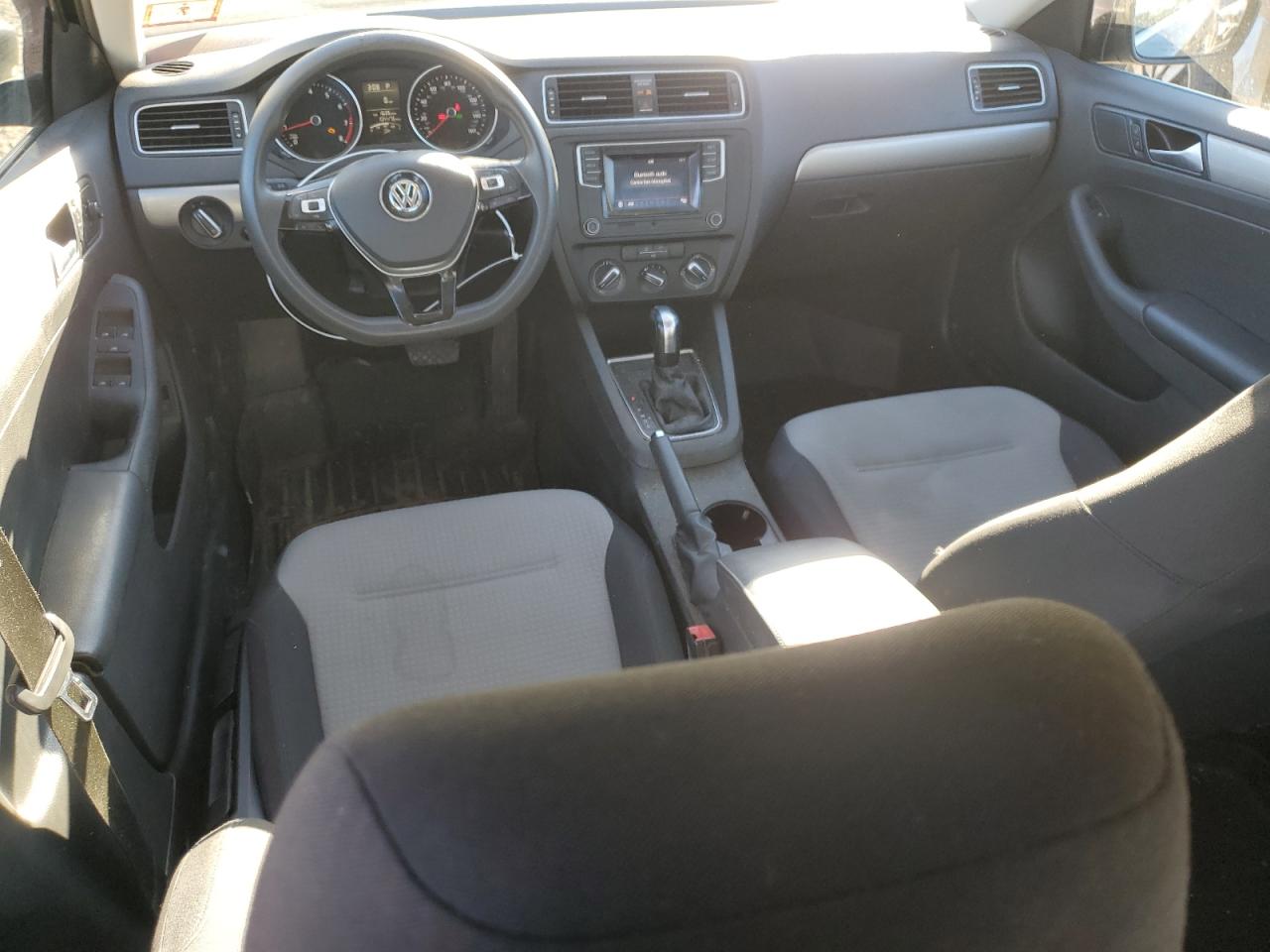 2017 Volkswagen Jetta - Image 8