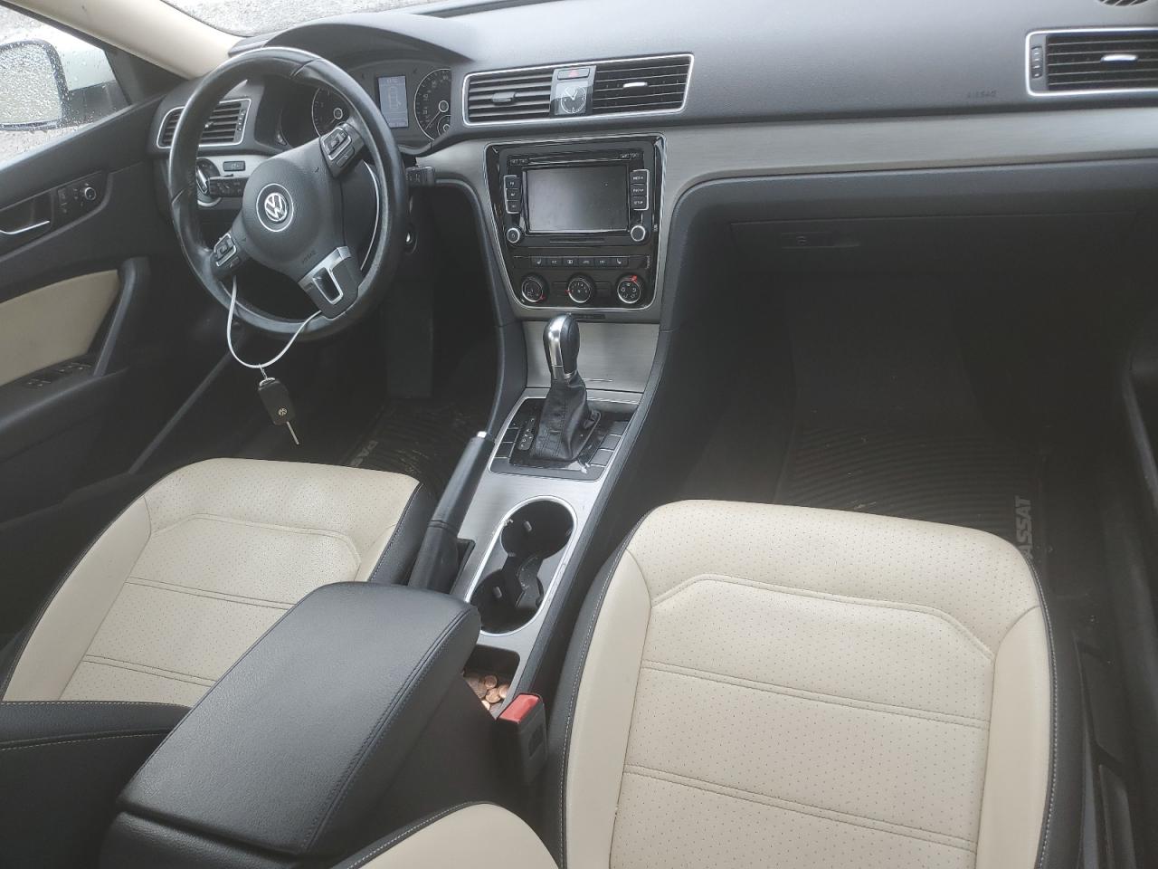 2014 Volkswagen Passat - Image 8