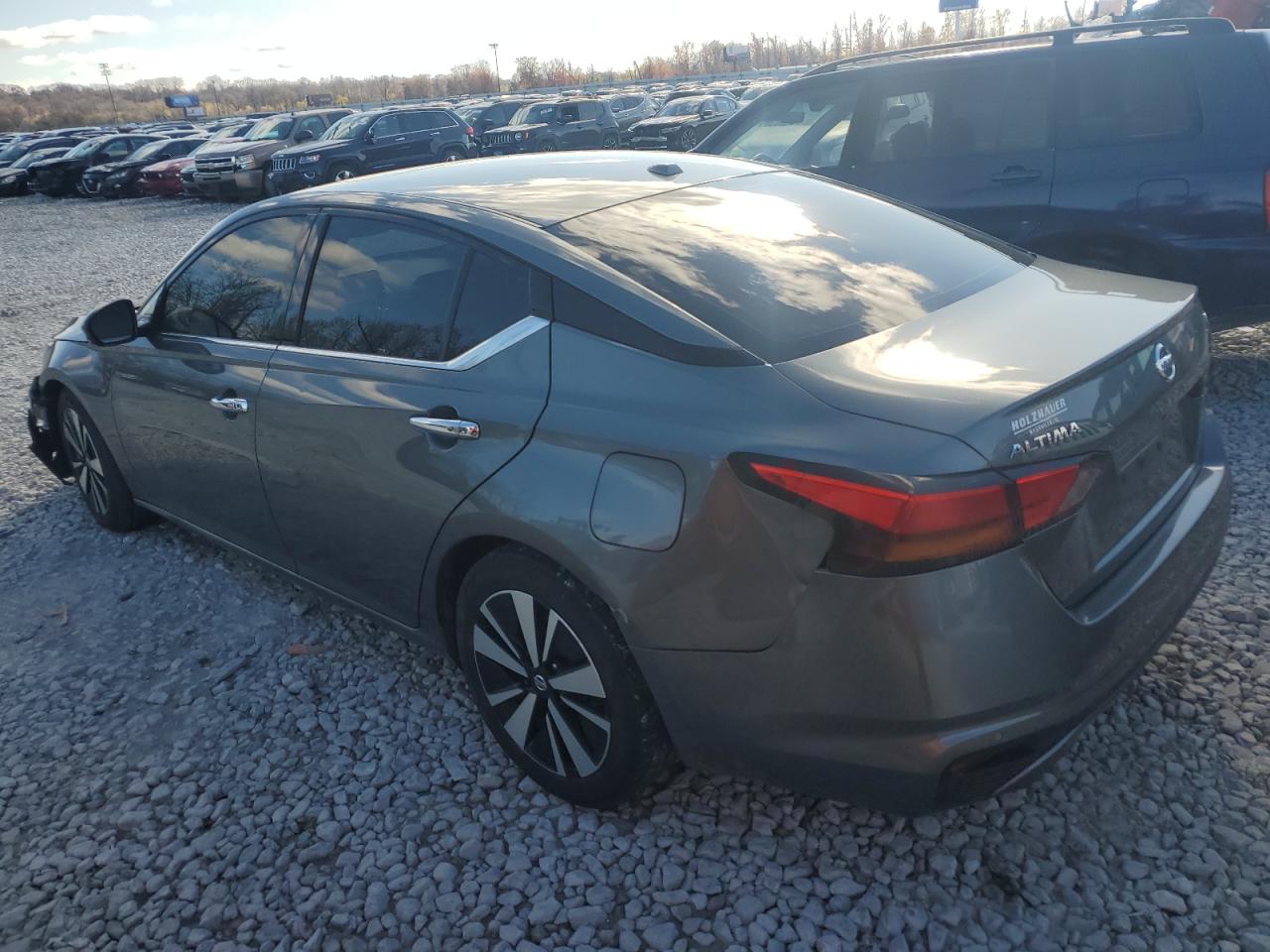 2020 Nissan Altima - Image 2