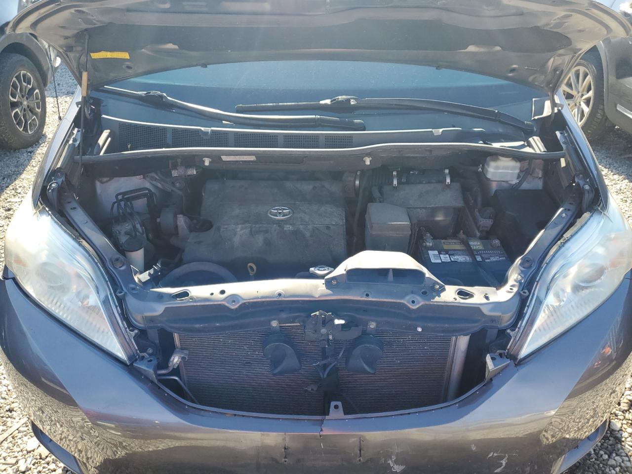 2011 Toyota Sienna - Image 12