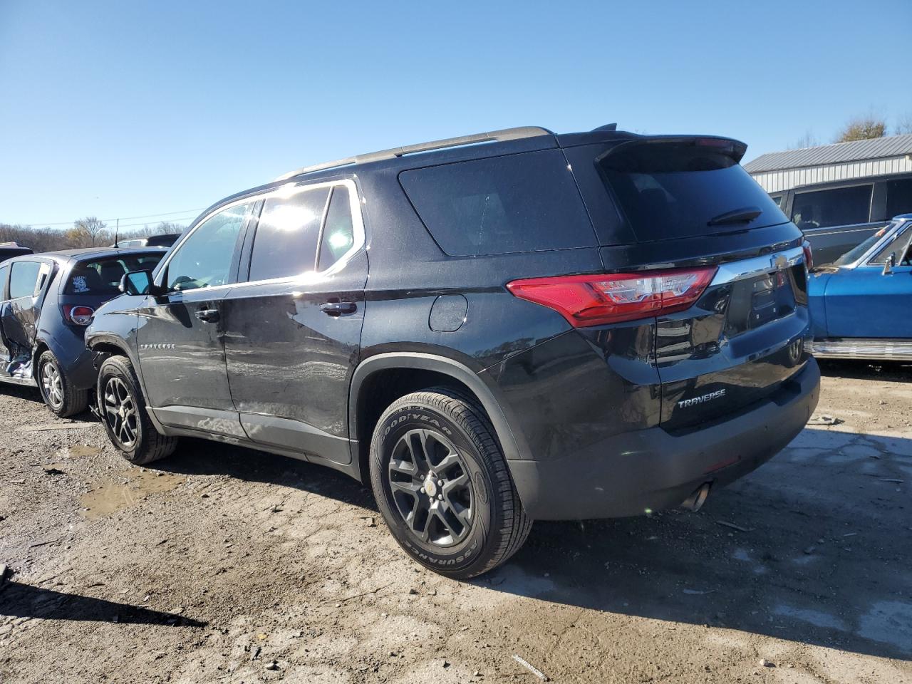 2020 Chevrolet Traverse - Image 2