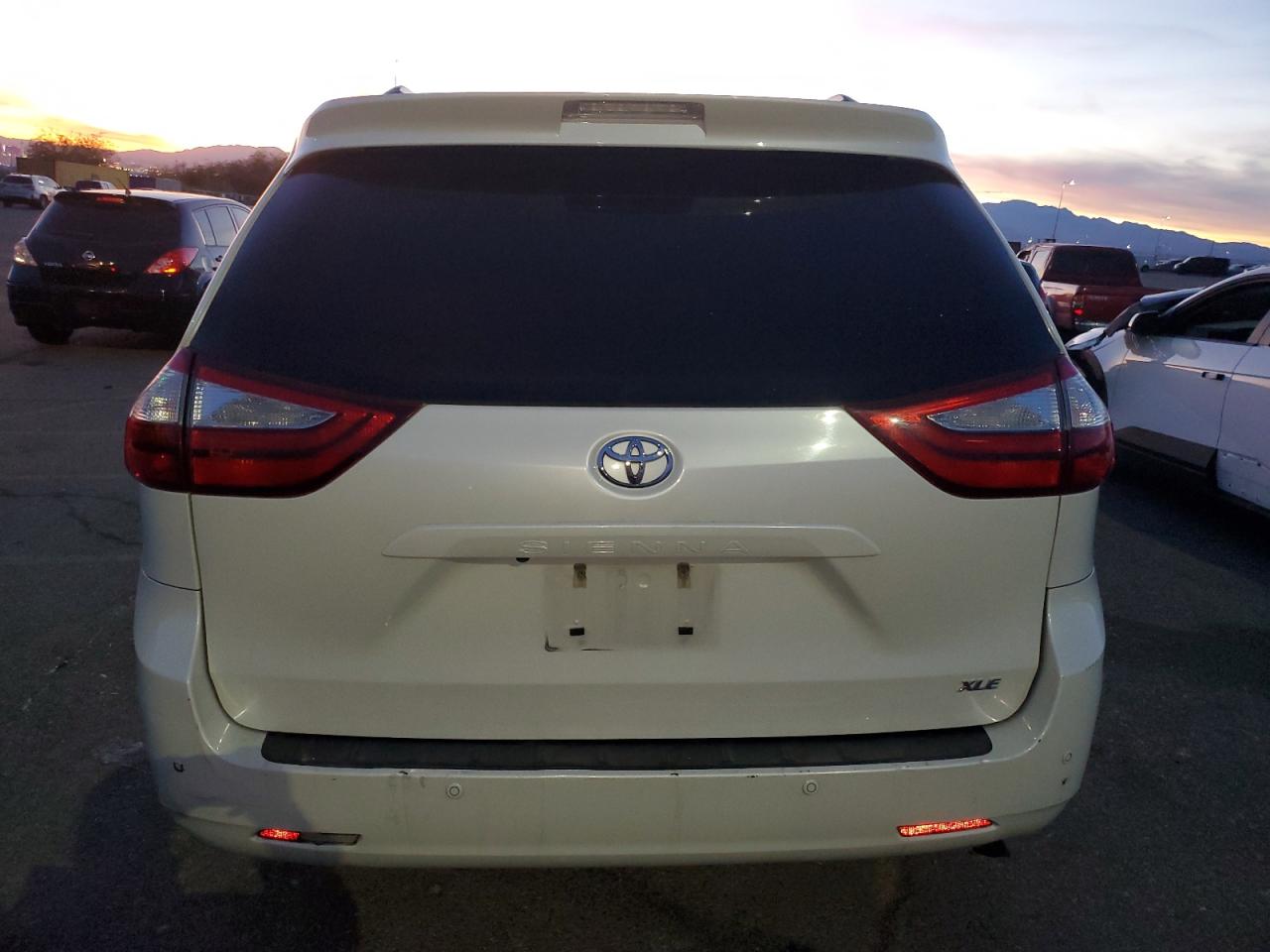 2015 Toyota Sienna - Image 6