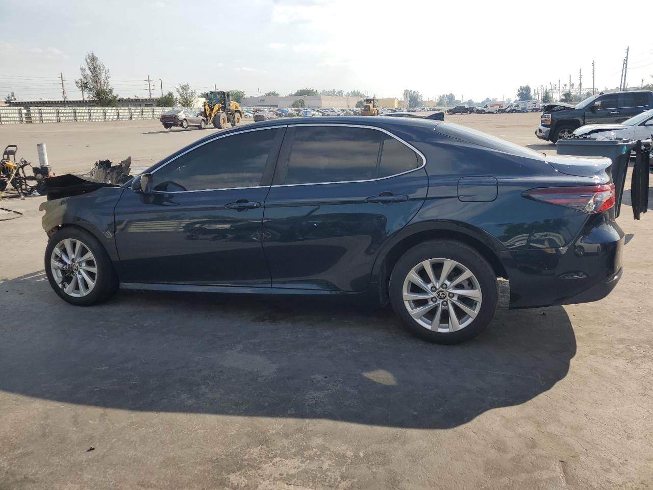 4T1C11AK9MU553336 2021 TOYOTA CAMRY - Image 2