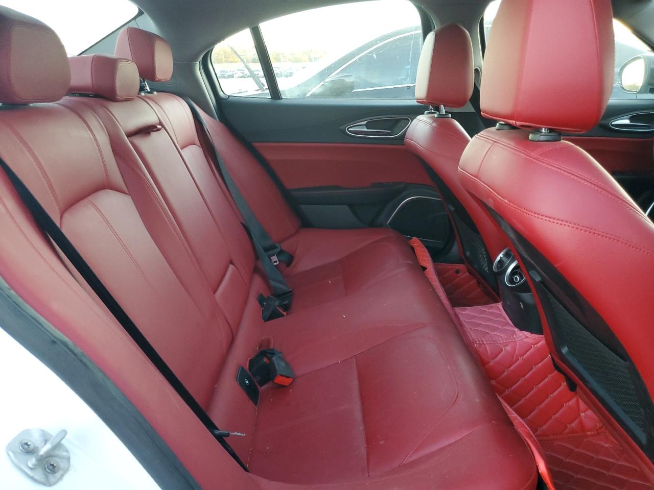 2021 Alfa Romeo Giulia - Image 10