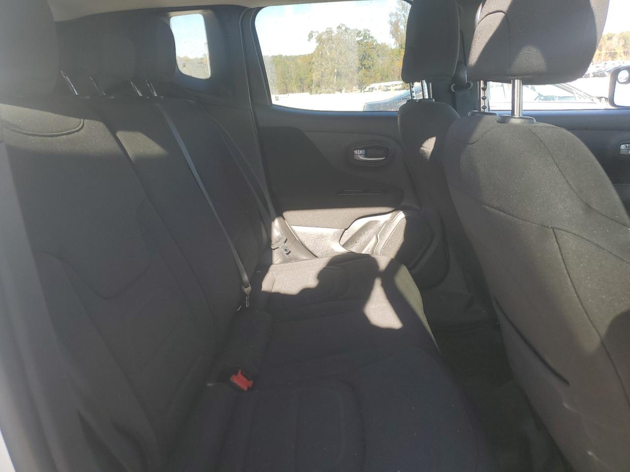 2020 Jeep Renegade - Image 11