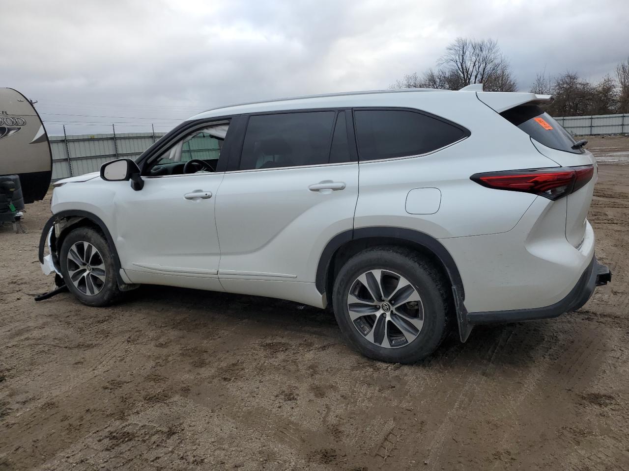 2022 Toyota Highlander - Image 2