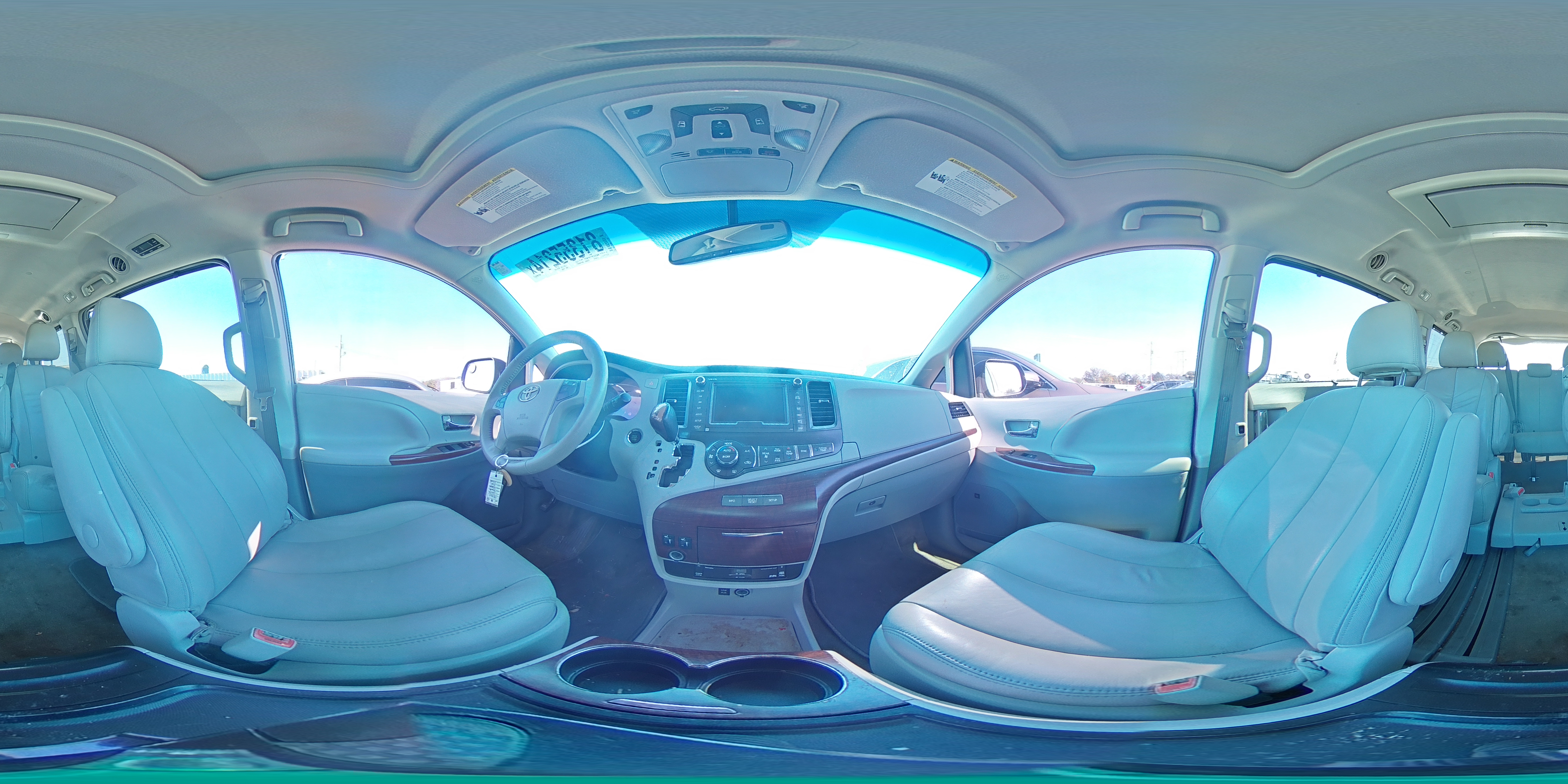 2012 Toyota Sienna - Image 14