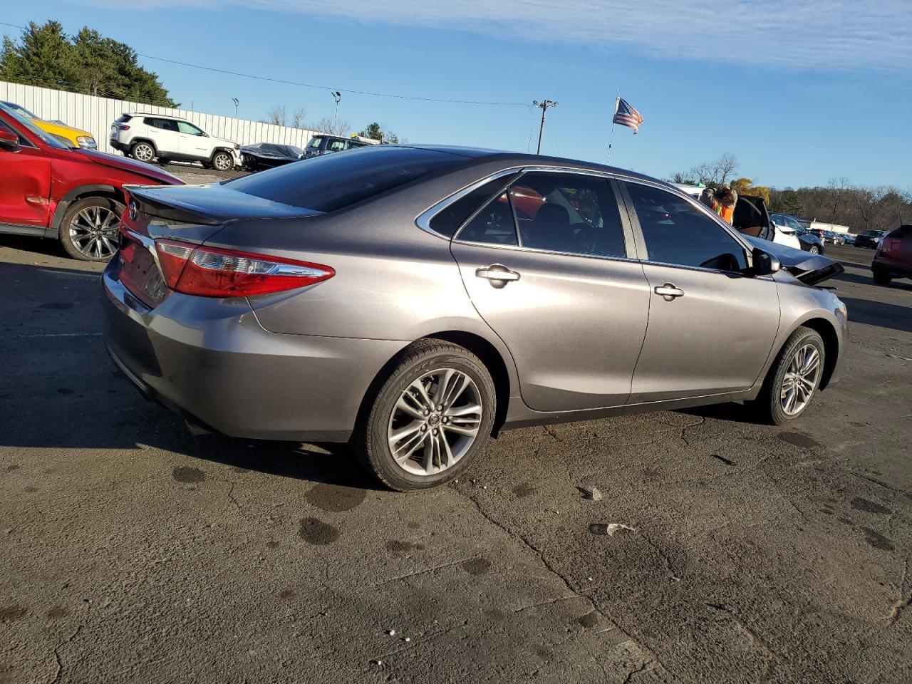 VIN 4T1BF1FK6HU306139 2017 TOYOTA CAMRY no.3