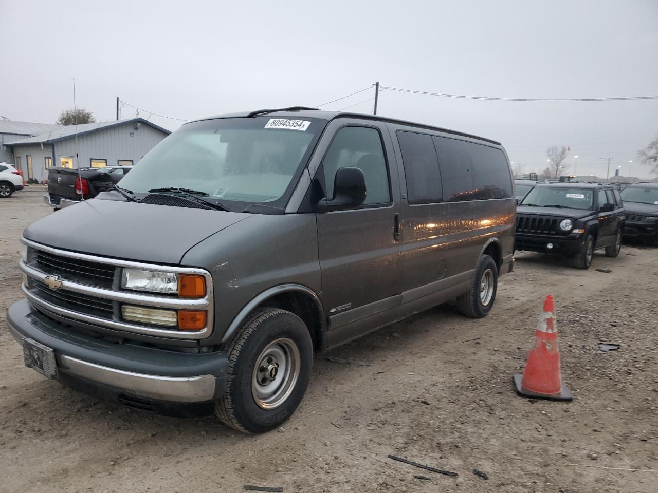 2000 Chevrolet Express - Image 1