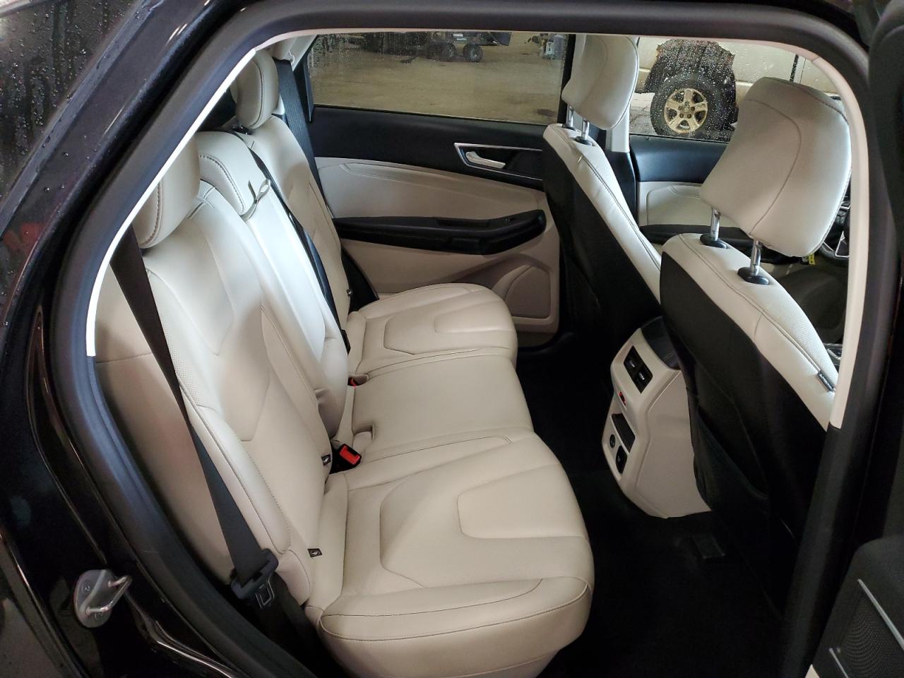 2022 Ford Edge - Image 11