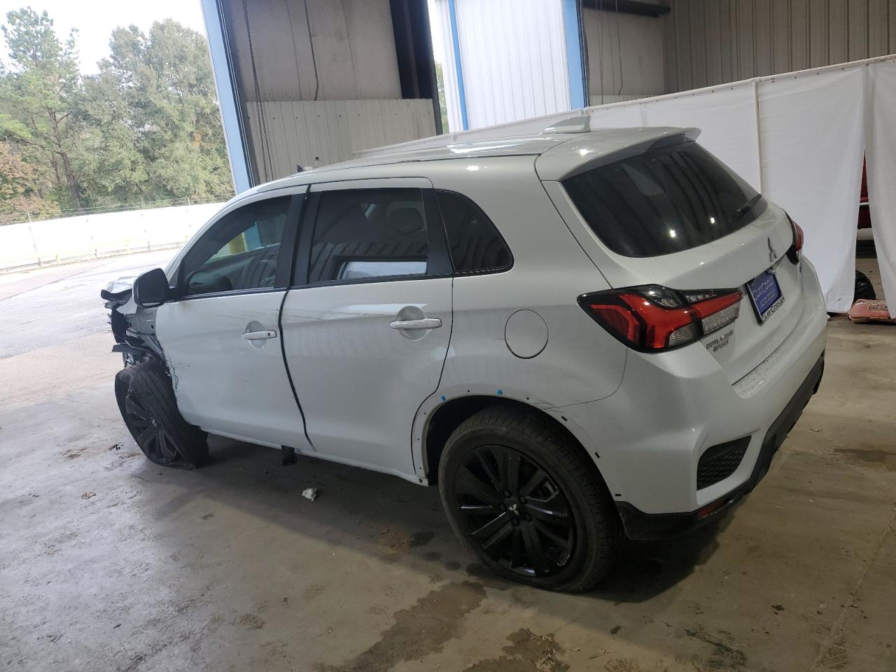 2024 Mitsubishi Outlander - Image 2