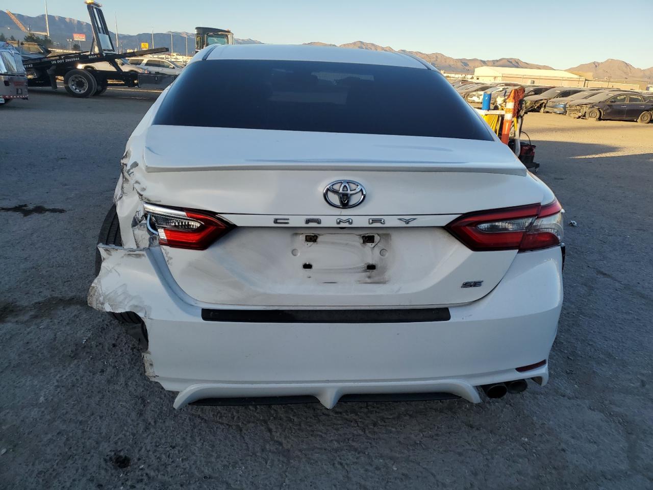 2018 Toyota Camry L VIN: 4T1B11HK6JU061926 Lot: 82642734