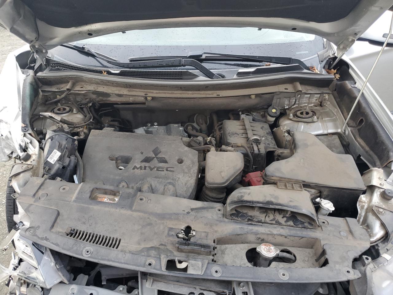 2018 Mitsubishi Outlander - Image 12