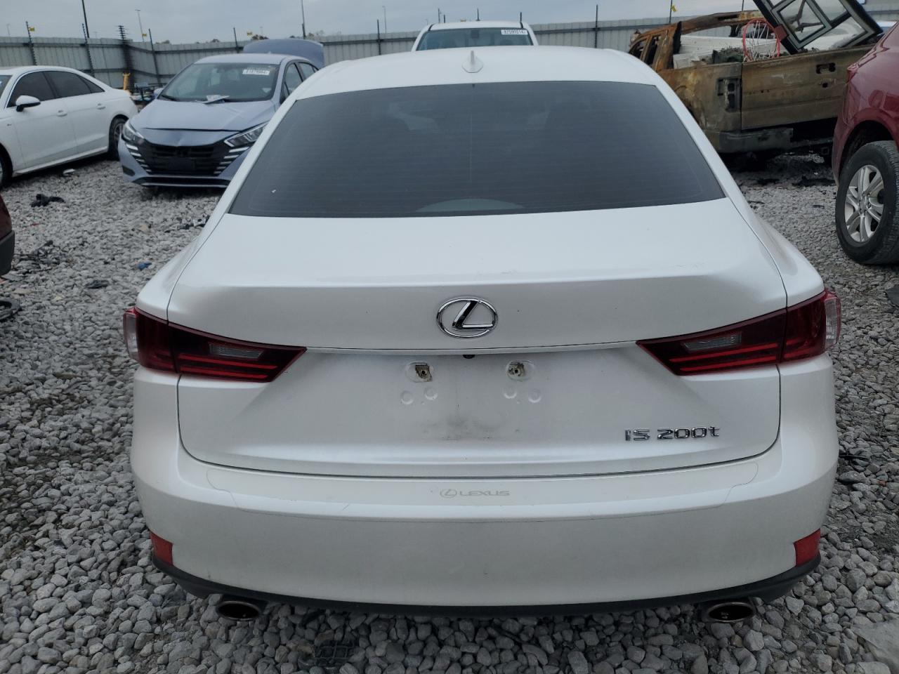 2016 Lexus IS - Image 6