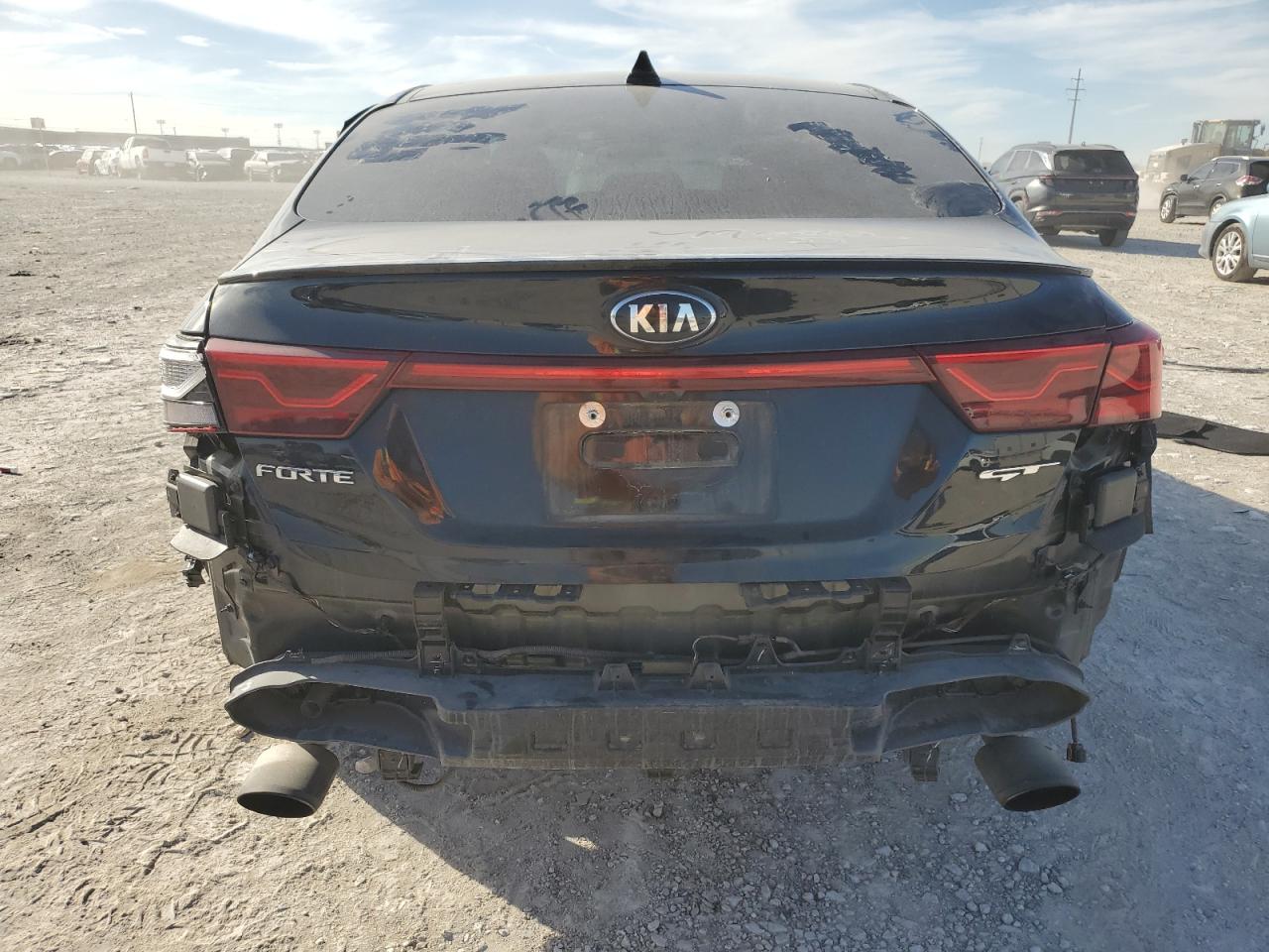 2021 Kia Forte - Image 6