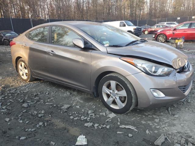  HYUNDAI ELANTRA 2013 Золотой