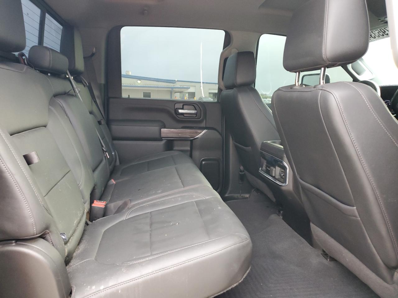 2022 Chevrolet Silverado - Image 11
