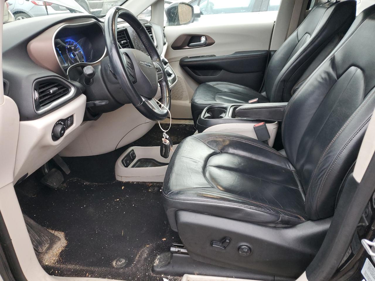 2017 Chrysler Pacifica - Image 7