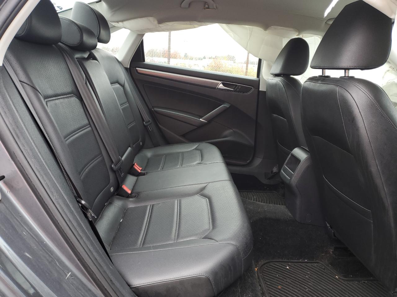 2017 Volkswagen Passat R-Line VIN: 1VWDT7A33HC086051 Lot: 81758824